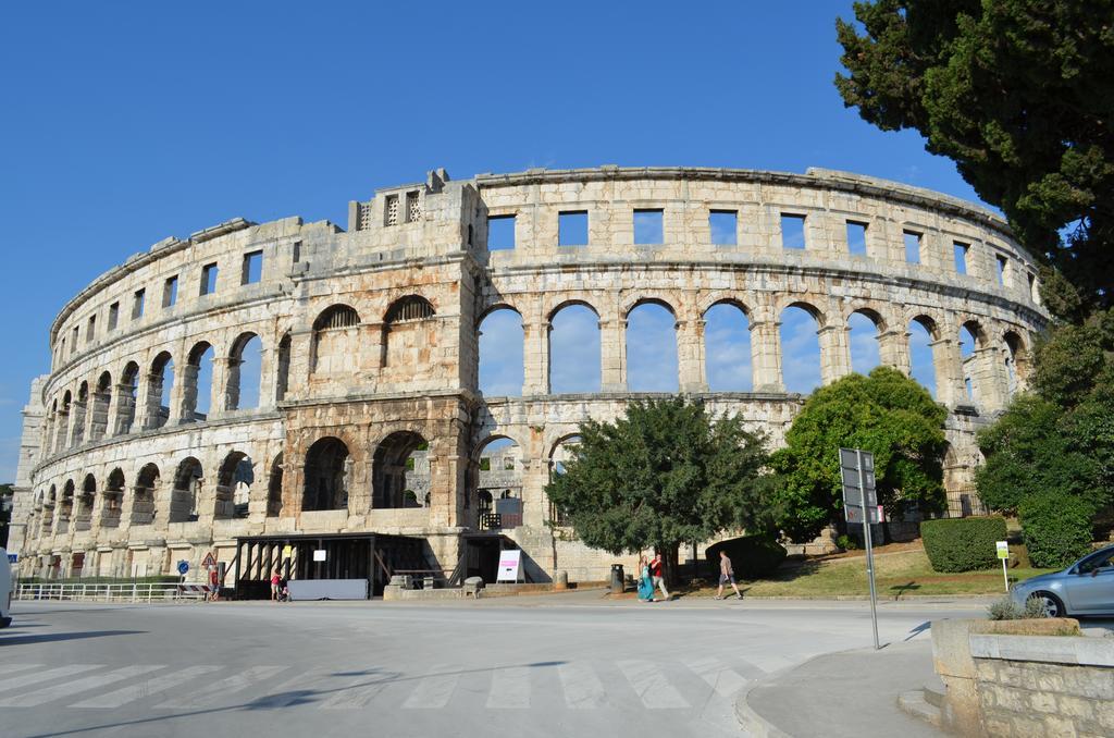 Rosy Pula